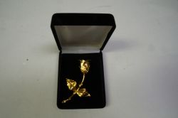 Commemorative Gold Rose Broach With Eagle, Globe & Anchor