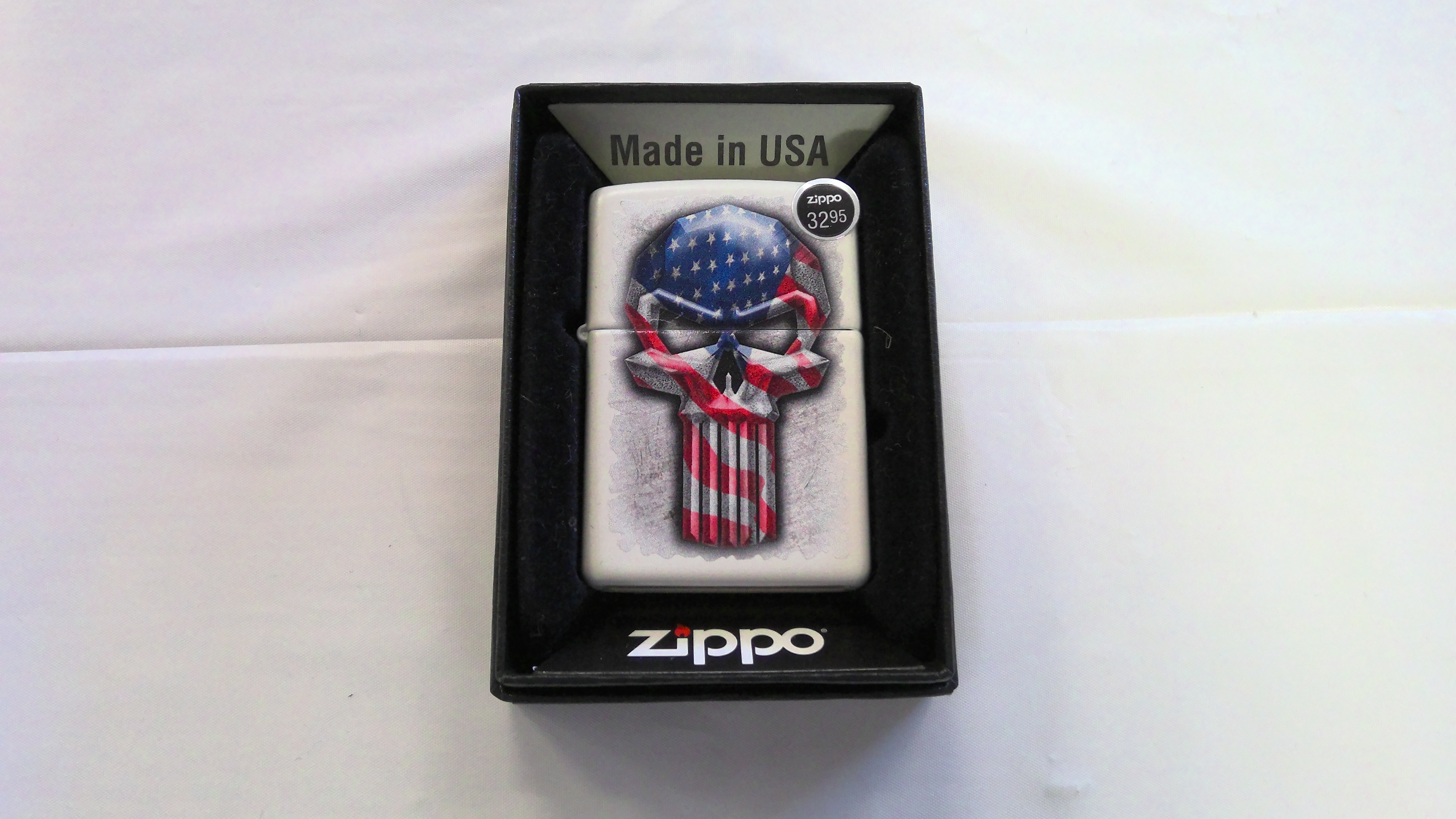 Zippo-Red white and blue SKULL
